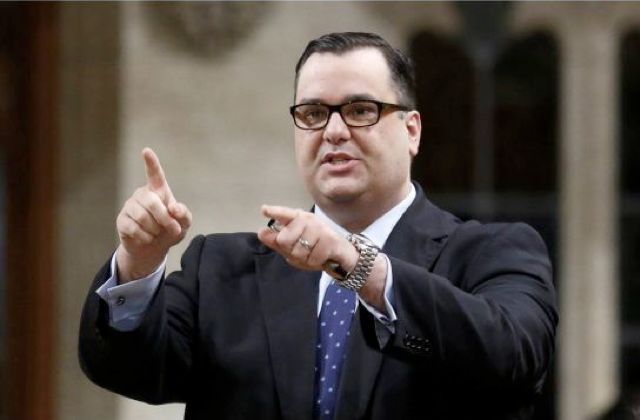 Industry Minister’s open letter says more wireless competition is better for Canada