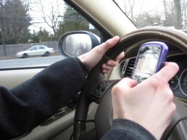 Ontario Government increasing Distracted driving fines to $280 on March 18th