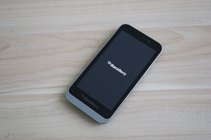 Shelved BlackBerry Z5 gets pictured