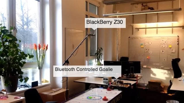 BlackBerry Z30 Air Hockey