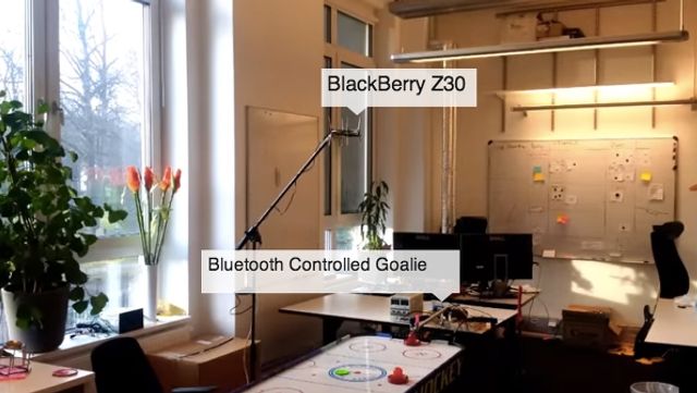BlackBerry Z30 Air Hockey
