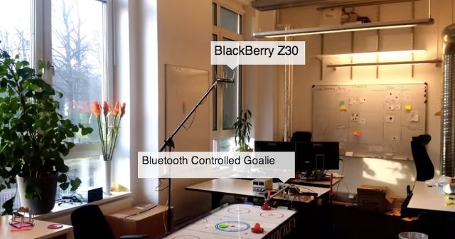 BlackBerry Z30 Air Hockey