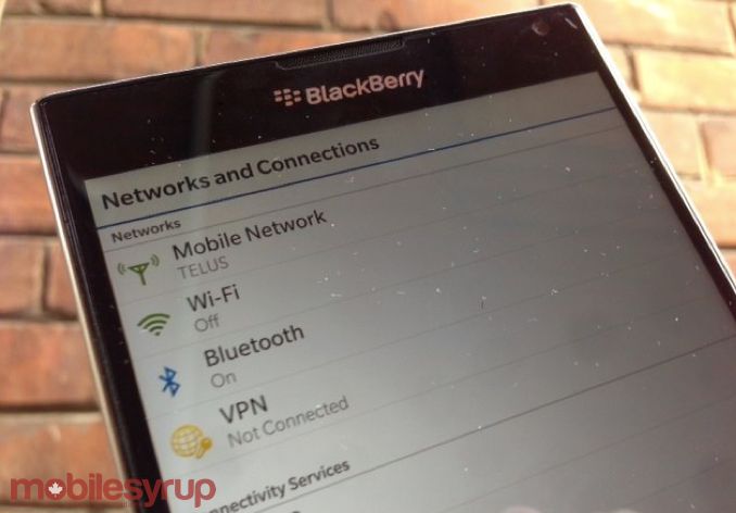 TELUS to release the BlackBerry Passport, here are some pictures
