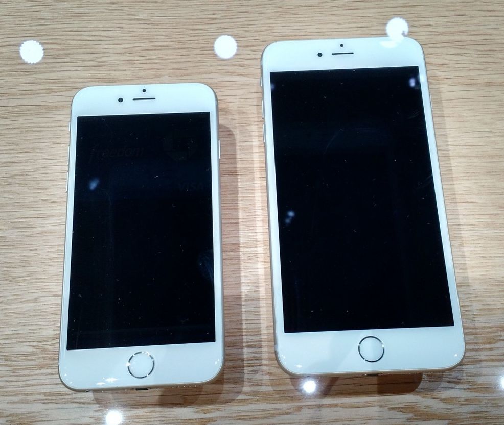 Apple Canada sells out of iPhone 6 Plus, launch day retail supply limited, pre-order shipments at 3-4 weeks