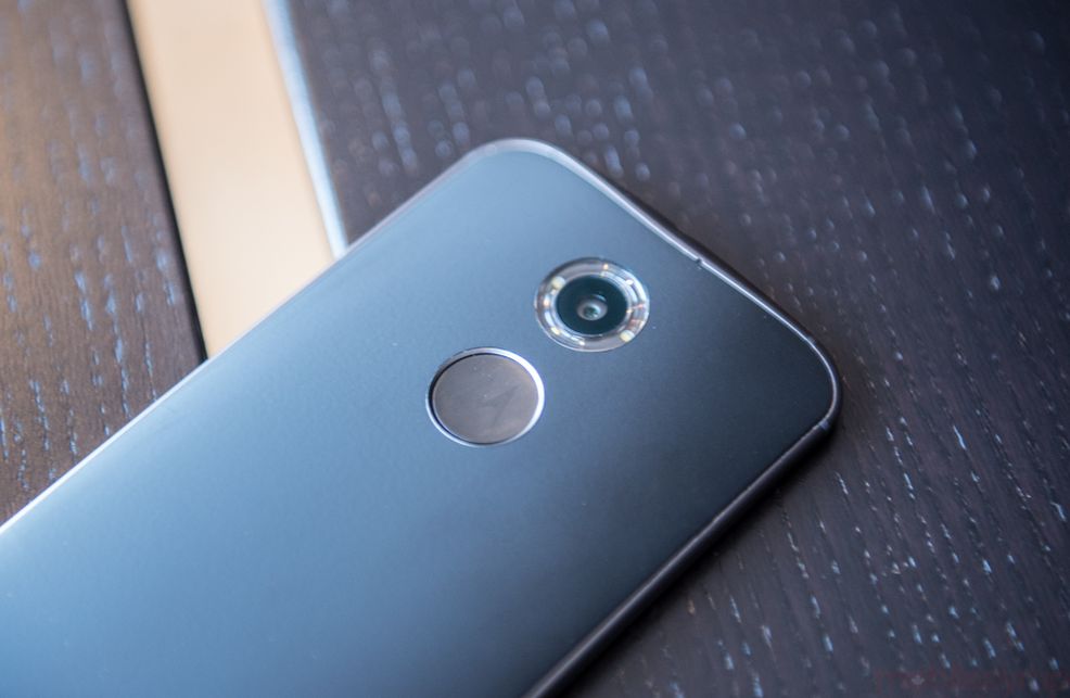 You can now buy last year’s Moto X unlocked at Staples