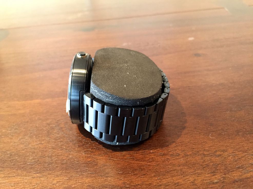 Dark and Champagne metal Moto 360 now available in Canada