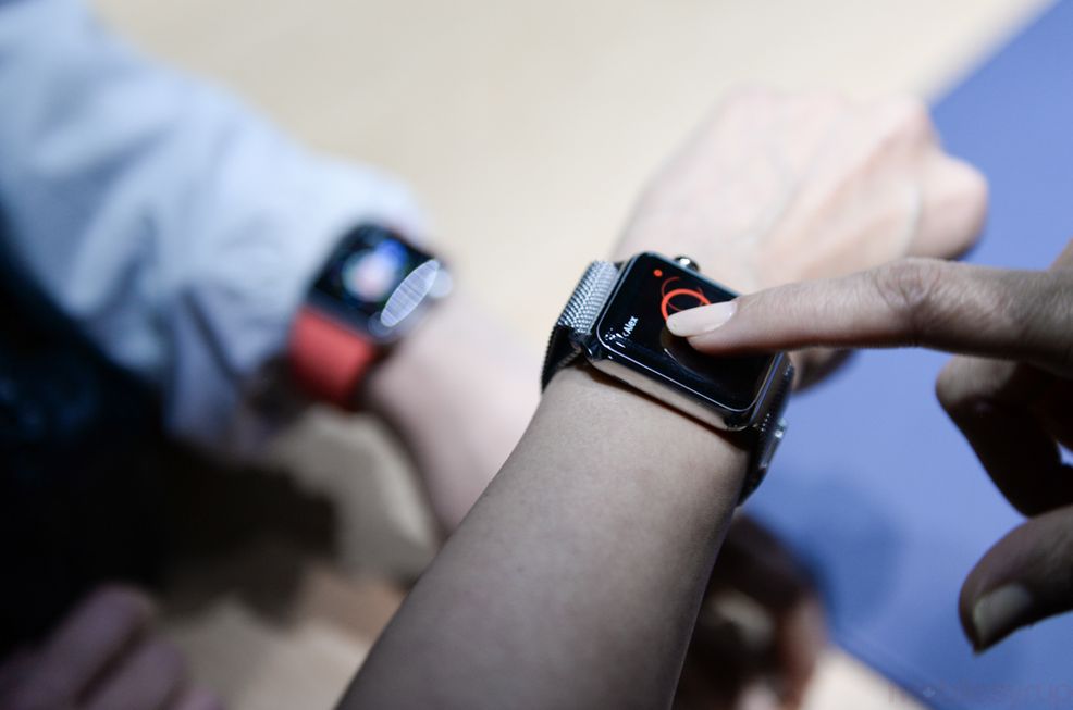 Compare the actual size of the Apple Watch on your iPhone or iPad