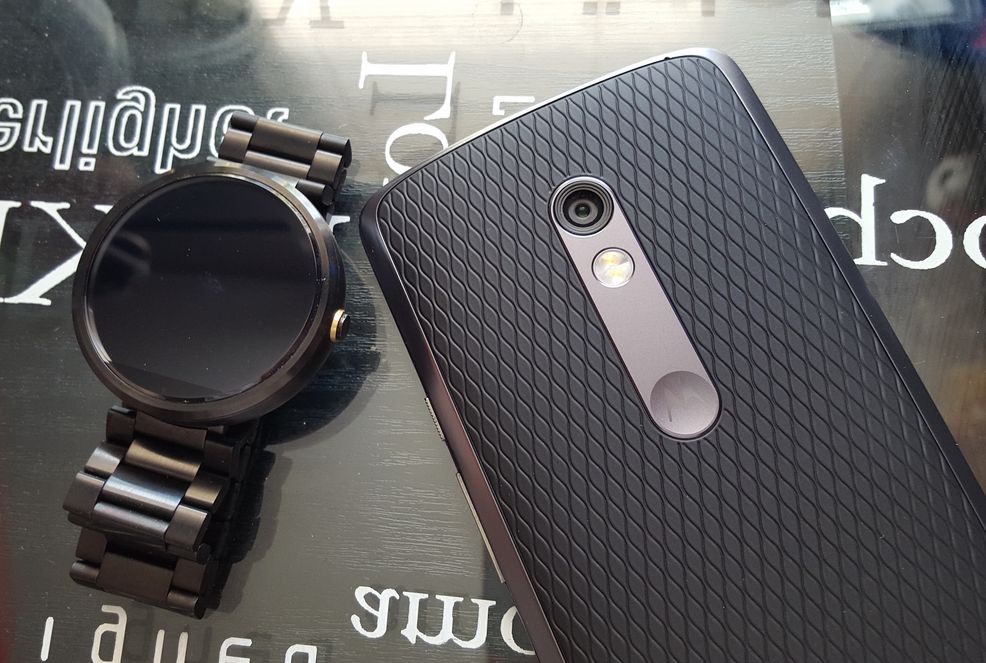 Deal: Get a free Moto 360 smartwatch when you buy a Moto X Play from Koodo