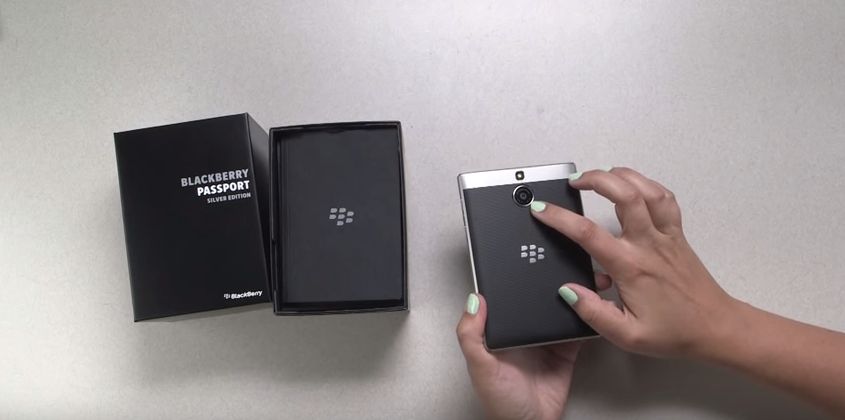BlackBerry offering free accessories when you buy the BlackBerry Passport Silver Edition