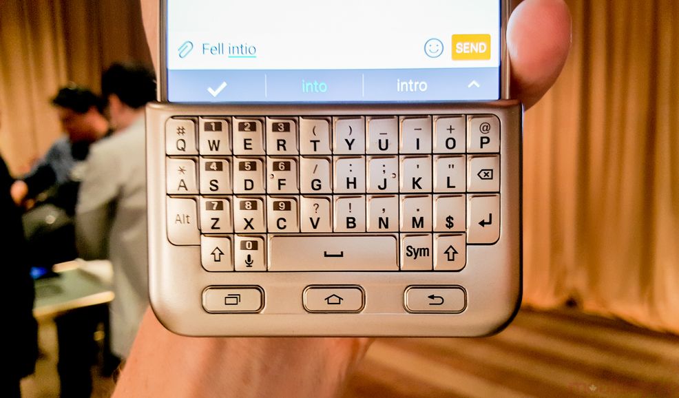 The Galaxy S6 edge+ and Keyboard Cover together look like a BlackBerry Passport, and that may not be an accident