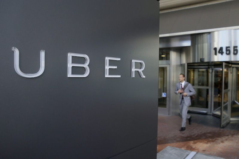 Toronto City Hall committee votes against legalization of Uber