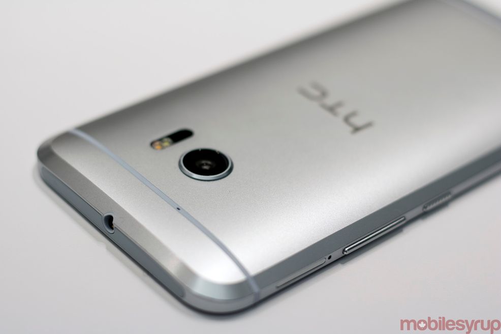 HTC sending gift to people who purchased the 10 online