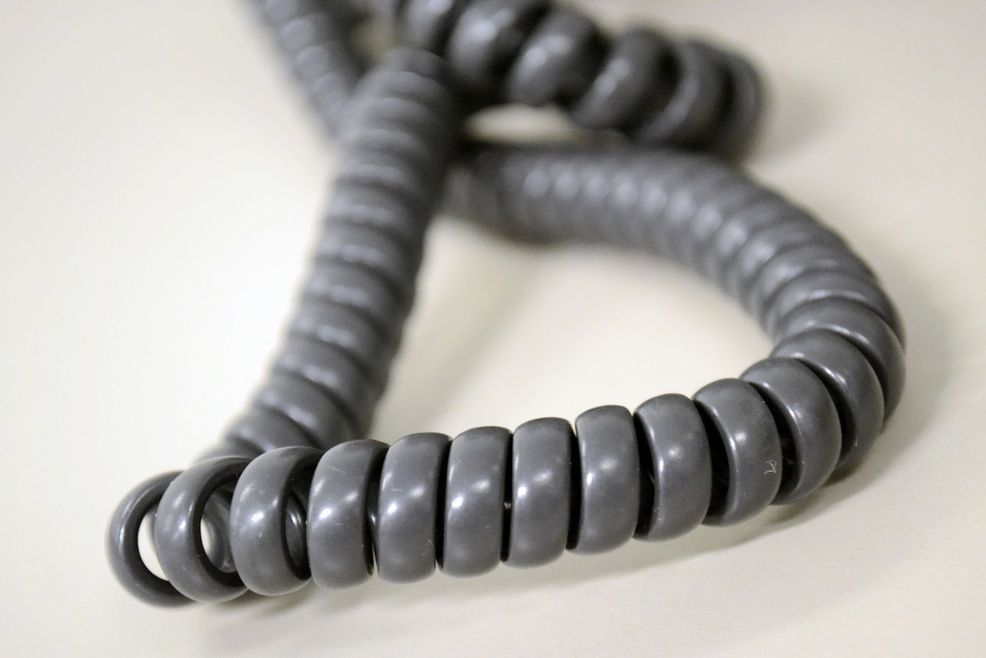 Over half a million Canadians cut the cord on their landlines last year
