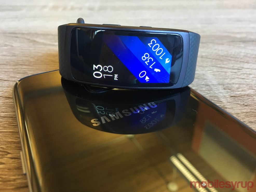 A look at Samsung’s new water-resistant Gear Fit2 with 4GB internal storage [Gallery]