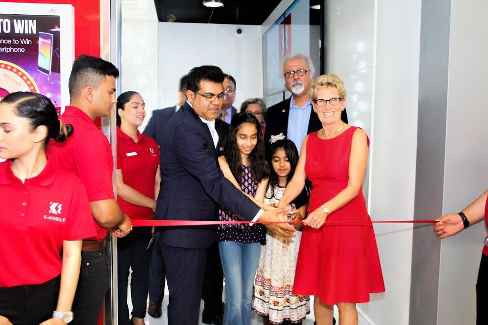 K-Mobile bursts into the Canadian wireless scene with the launch of its first store and $300 K2 smartphone