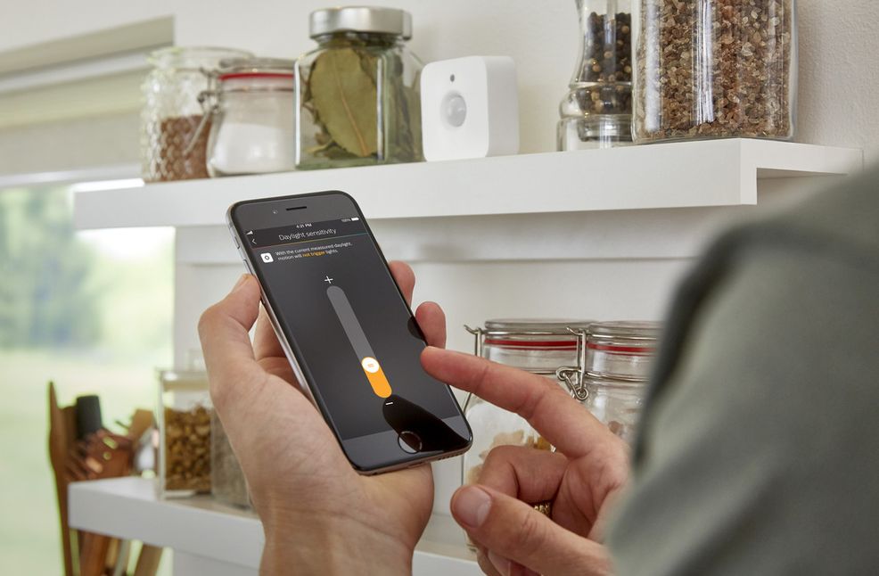 Philips’ new motion sensor automatically turns on Hue lights [Update]