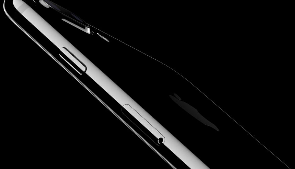 Jet Black iPhone 7 ‘may show fine micro-abrasions with use,’ Apple suggests buying a case