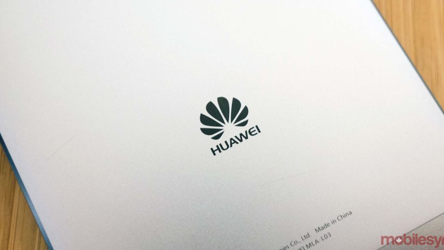huawei logo on Nova Plus
