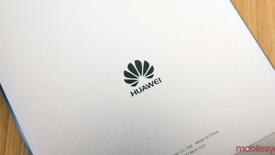 huawei logo on Nova Plus