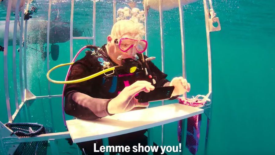 Samsung Galaxy S8 Unboxing underwater