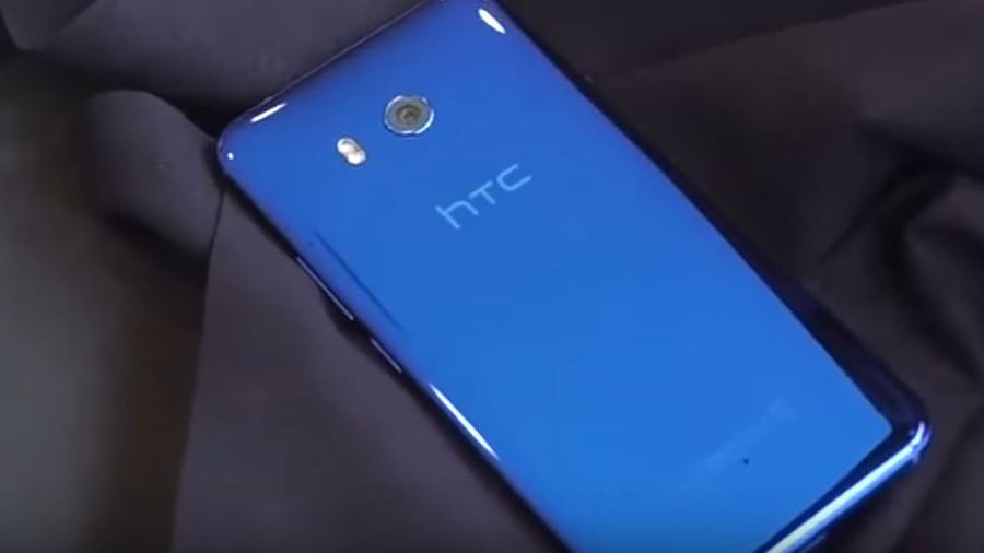 HTC U11's rear