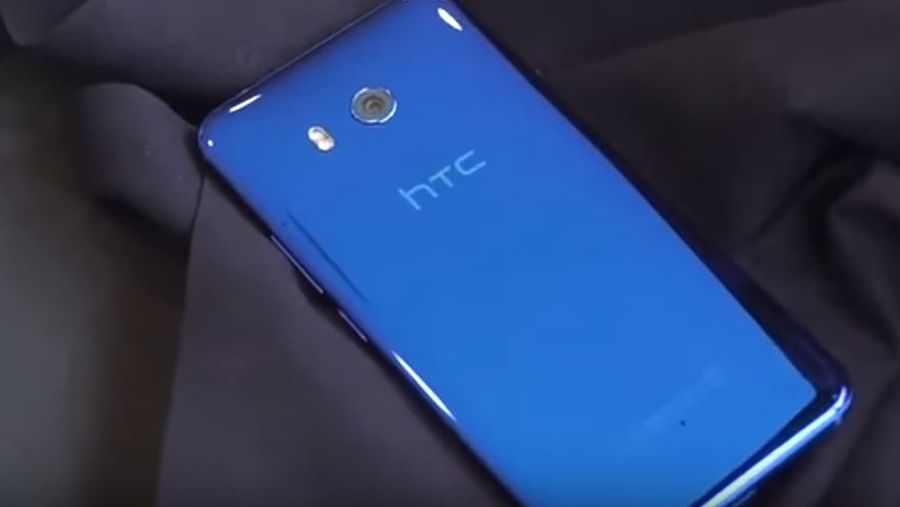 HTC U11's rear