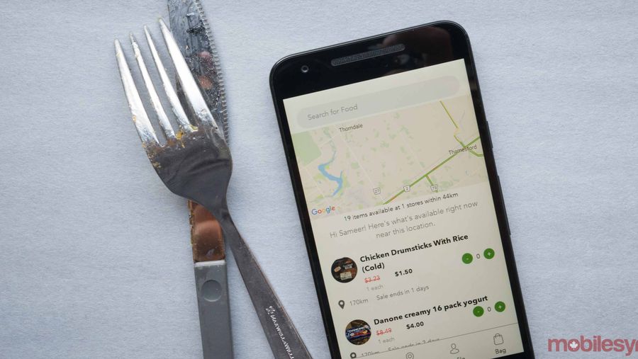 Image of Flashfood app next to a fork and knife