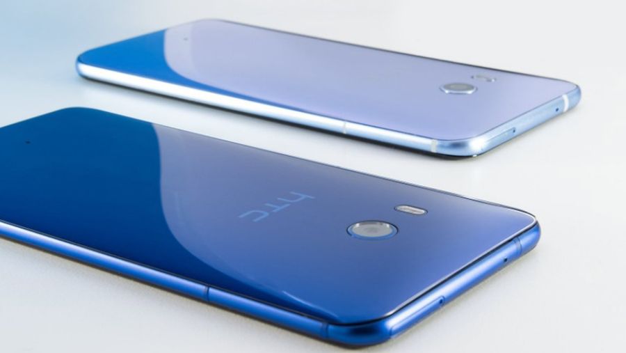 Promotional render of HTC U11 smartphone