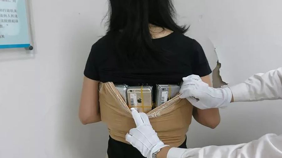 iphone smuggler