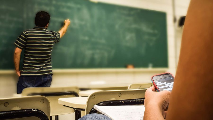 cellphone in classroom