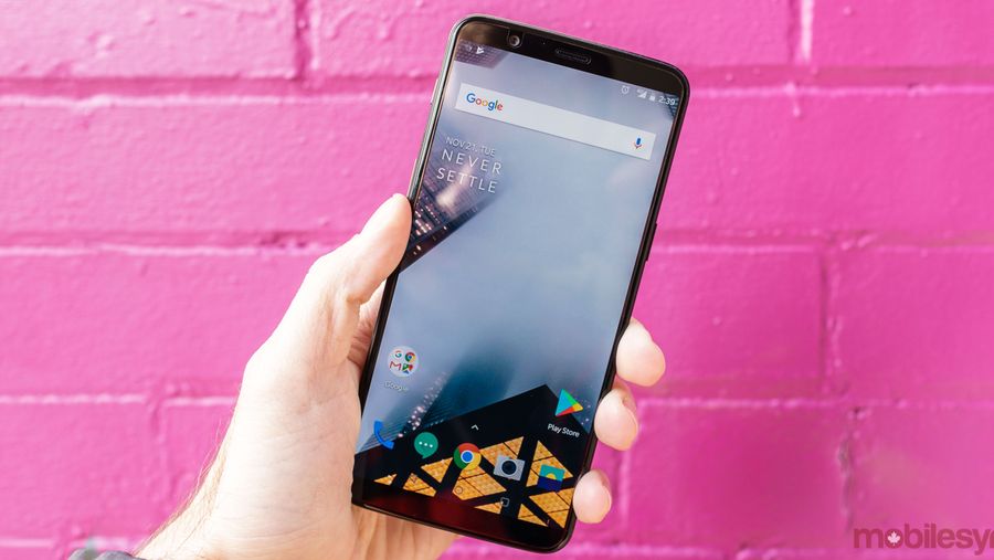 OnePlus 5t in hand