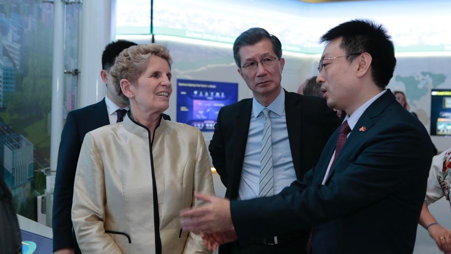 Kathleen Wynne business meeting