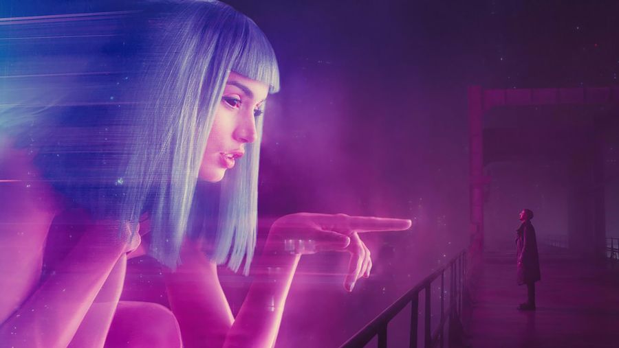 Blade Runner 2049 Agent K with hologram