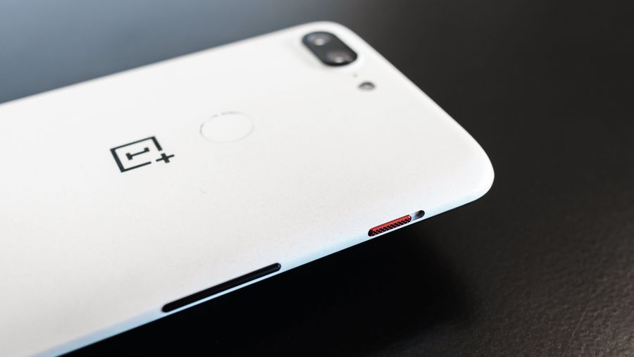 The OnePlus 5T in Sandstone White
