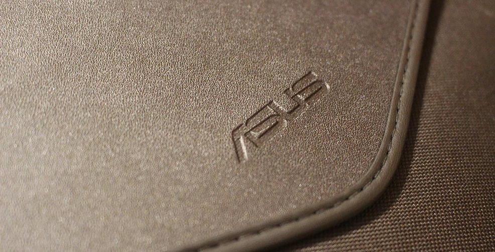 asus logo on case