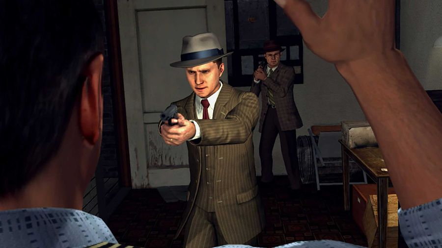LA Noire Cole Phelps gun