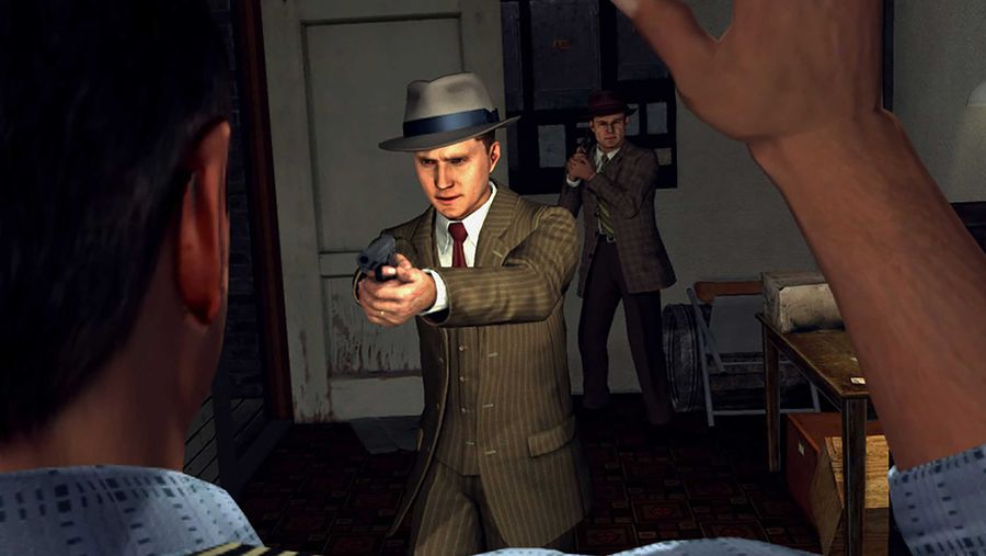 LA Noire Cole Phelps gun