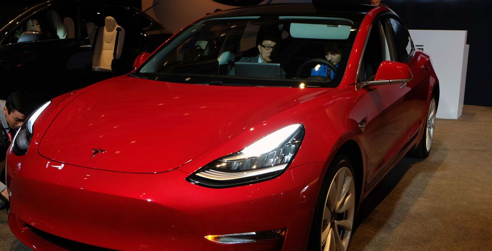 Tesla pushes back Model 3 international launch to 2019