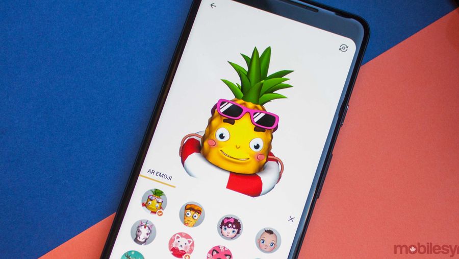 Pineapple AR emoji on Facemoji keyboard