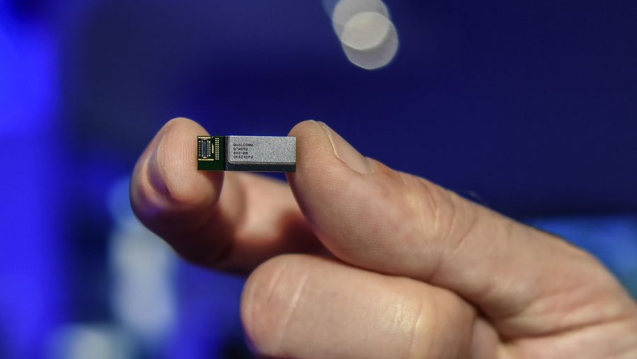 Qualcomm's new QTM052 mmWave antenna module
