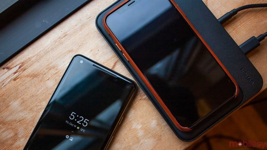 Nomad Base Station Hub charging Pixel 2 XL and iPhone XS