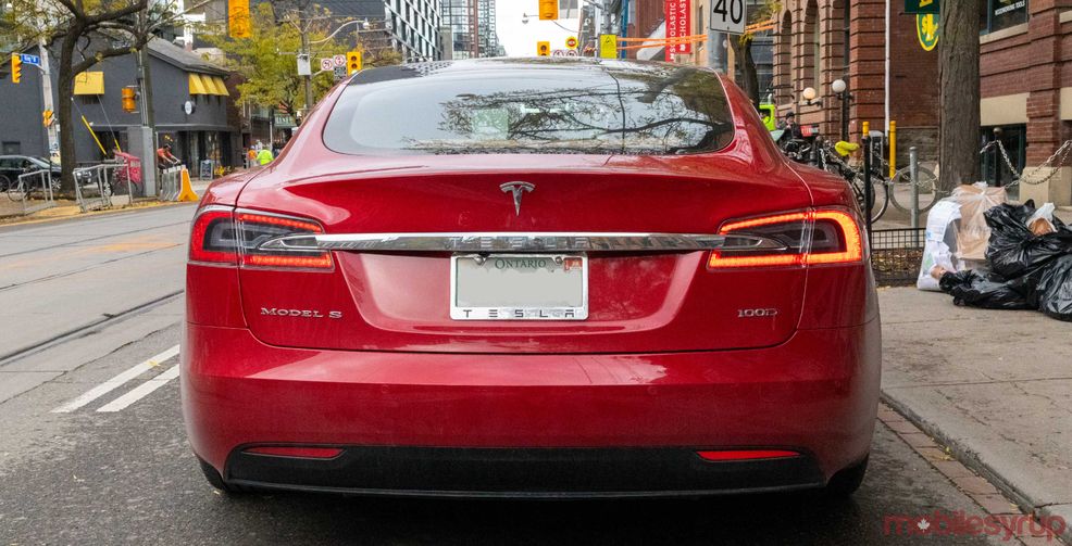 Netflix addict gets app running on Tesla dashboard