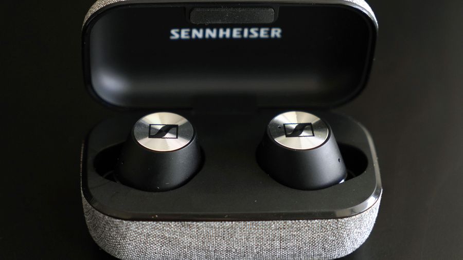 Sennheiser Momentum TW in open case