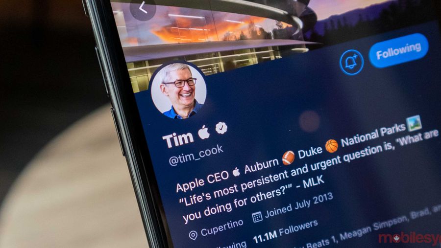 Tim Cook changed his Twitter handle to Tim Apple