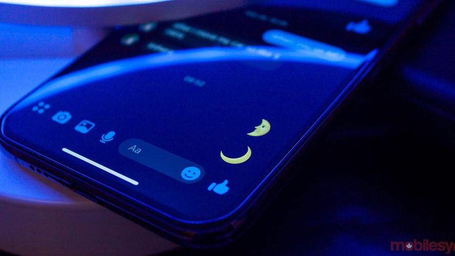 Facebook Messenger dark mode