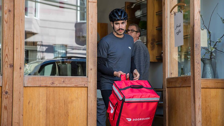 Door Dasher delivery man