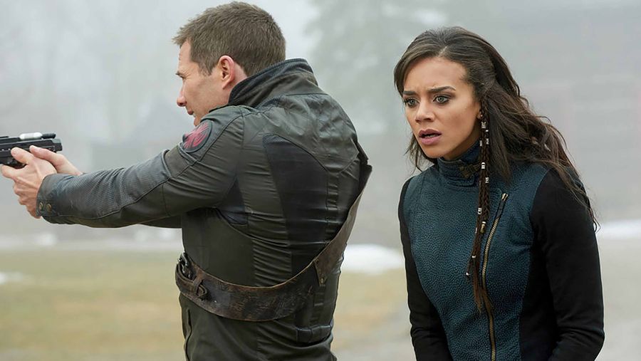 Killjoys Hannah John-Kamen and Luke Macfarlane