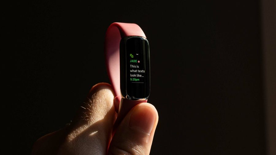 Texts on the Fitbit Luxe