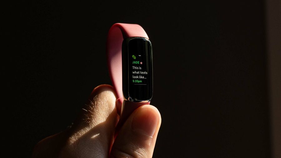 Texts on the Fitbit Luxe