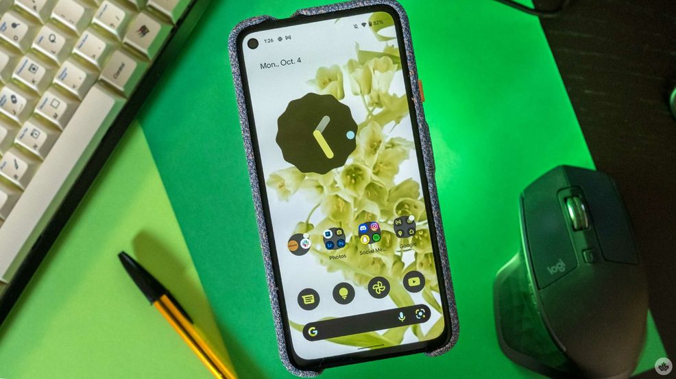 ‘At a Glance’ update showcases doorbell camera preview on Android 12